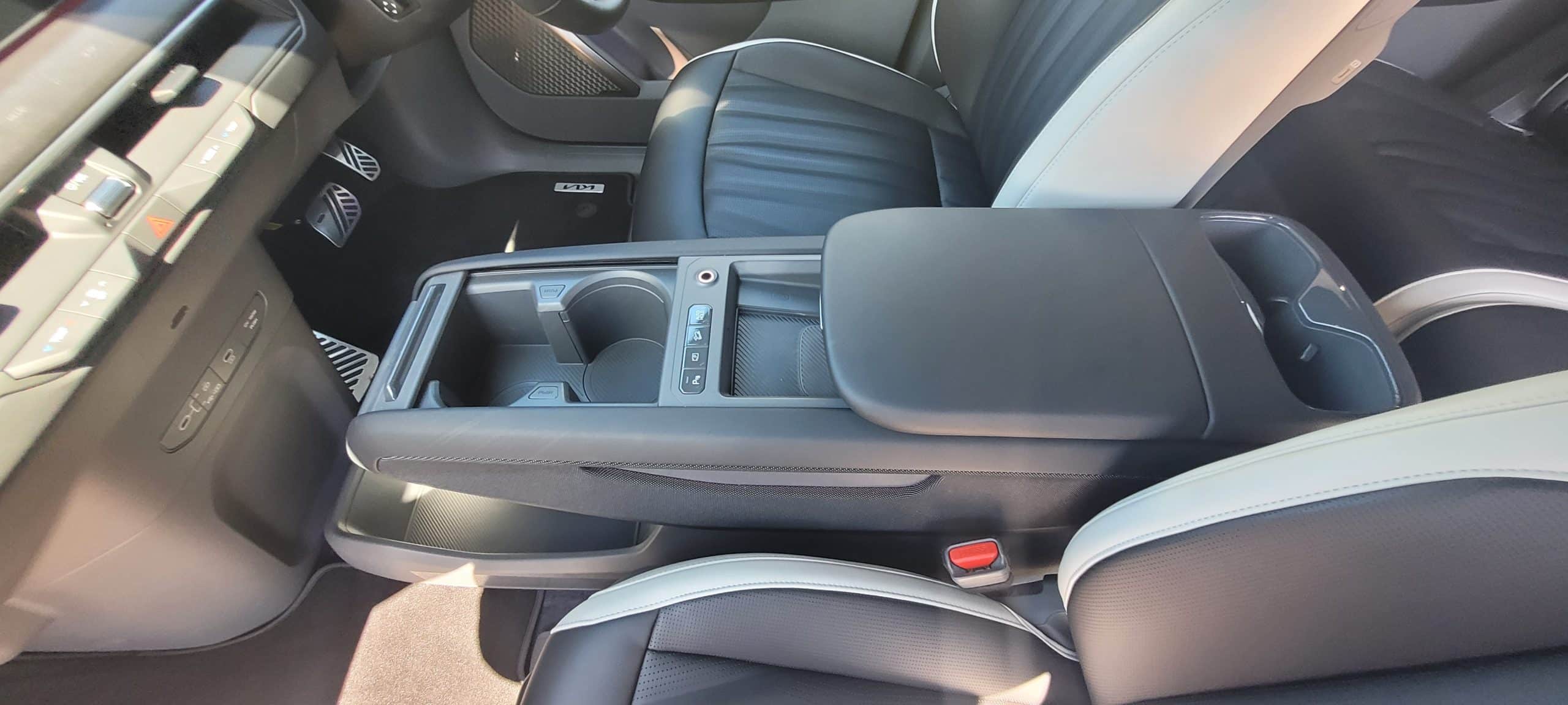 Kia EV9 interior front centre console