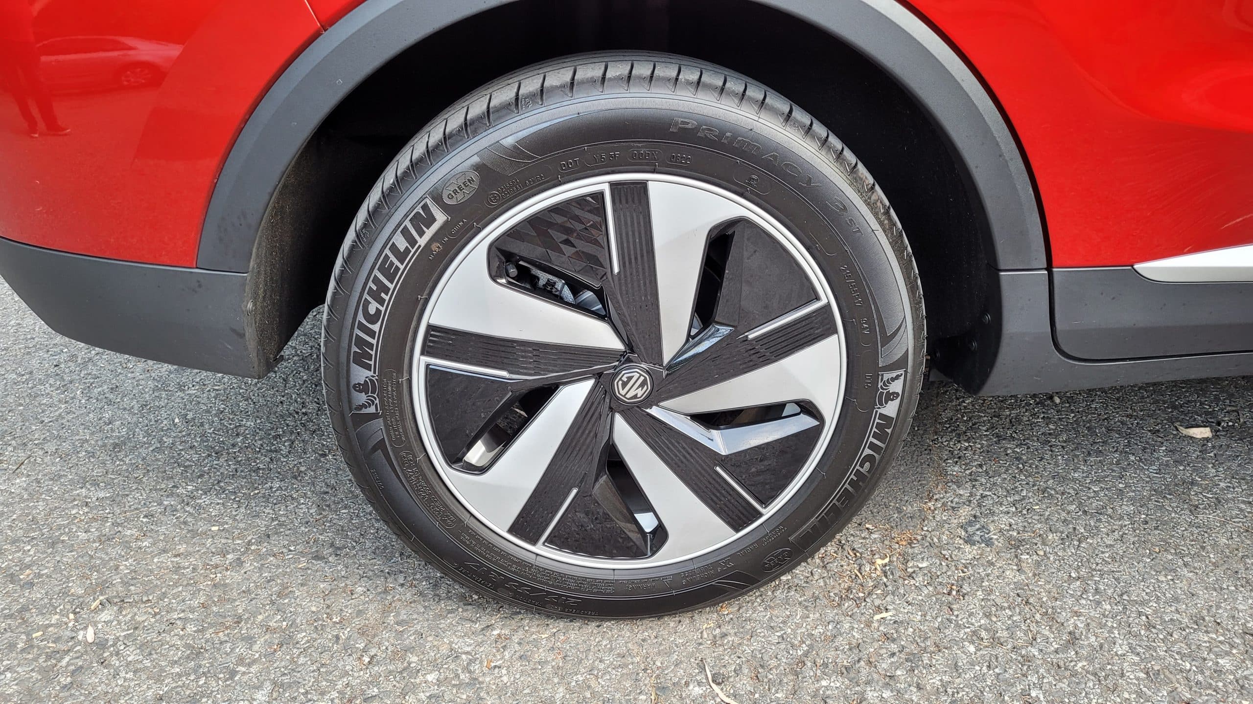 MG ZS EV mag wheel close up